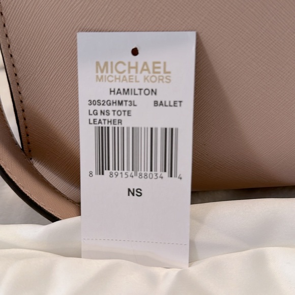 Micheal Kors Hamilton Large Saffiano tote - color in Ballet w/ gold hardware - Picture 11 of 14